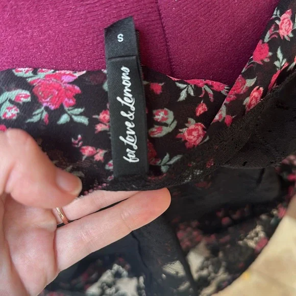 Love and Lemons x Victoria’s Secret Collab Dress Robe - Picture 6 of 6